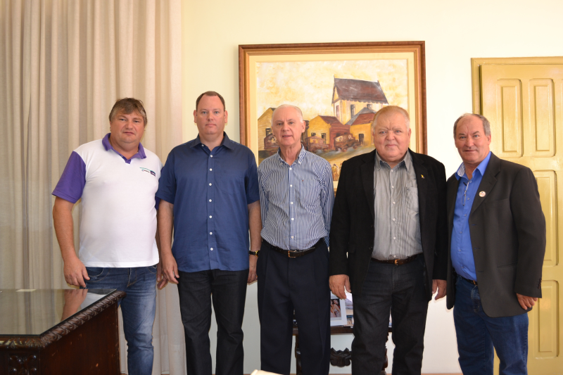 Empossados os novos secretários de Indústria e de Obras 